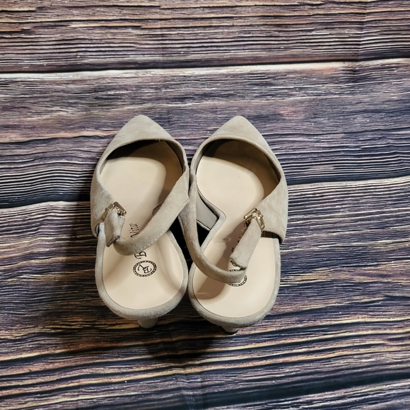 Bella-Vita Pointed Tan Heels Womens Scarlett Slingback Pumps Sz 10 - Picture 3 of 4